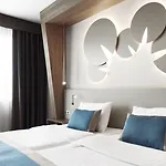 Europa Fit 4*