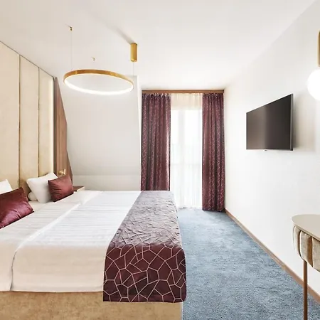 Europa Fit 4*